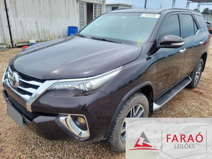 TOYOTA HILUX SW4 16/17