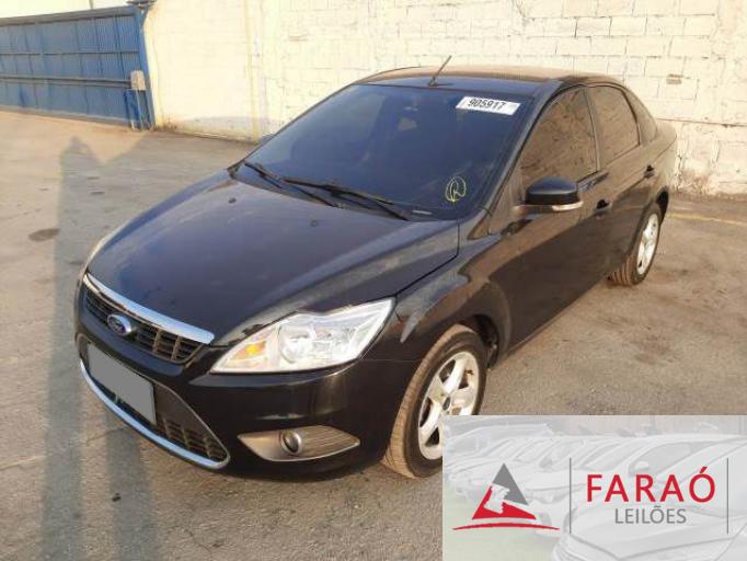 FORD FOCUS SEDAN 10/10