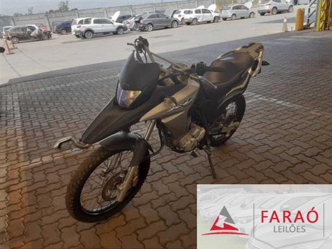 HONDA XRE 300 18/18