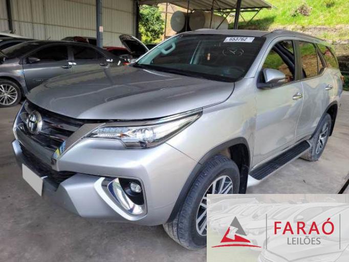 TOYOTA HILUX SW4 17/17