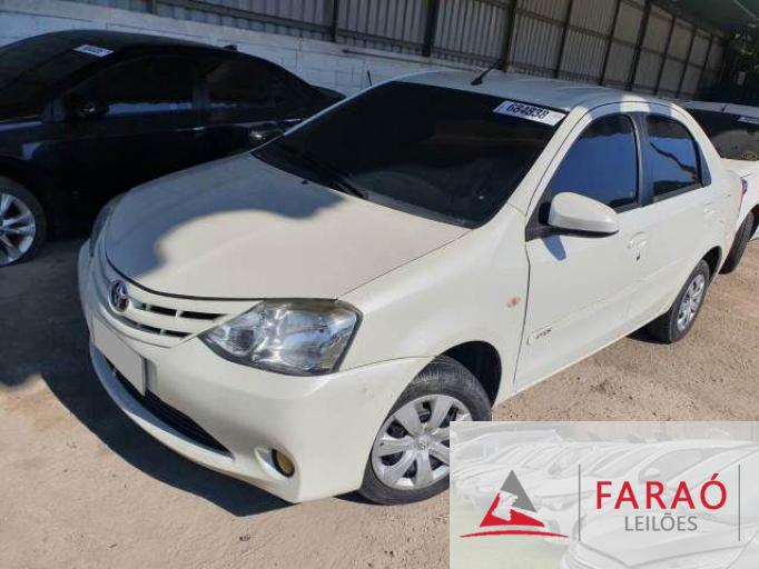 TOYOTA ETIOS SEDAN 15/15